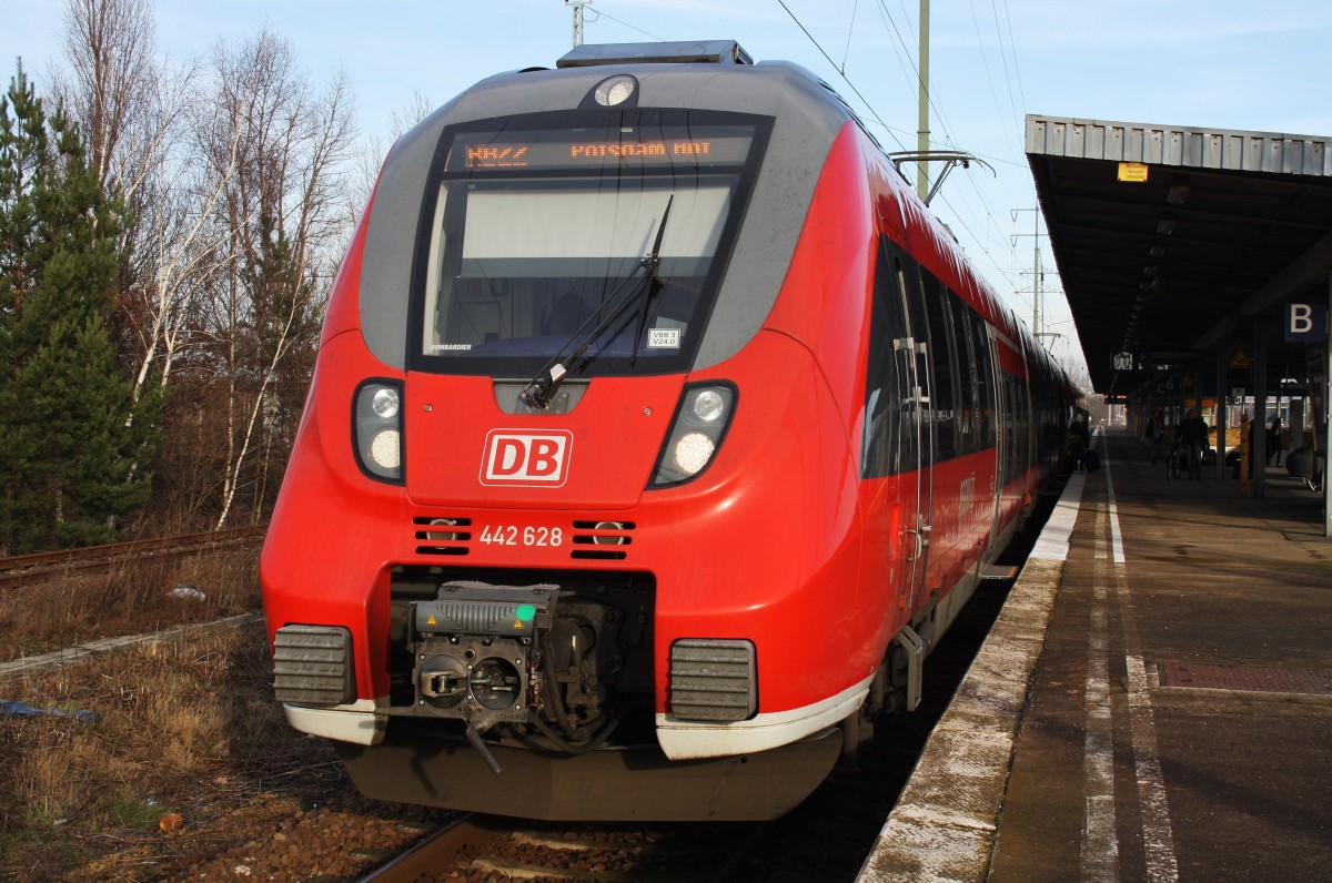 Hier 442 628-4 als RB22 (RB28819) von Berlin Schönefeld Flughafen nach Potsdam Hbf., dieser Triebzug stand am 18.1.2014 in Berlin Schönefeld Flughafen. 