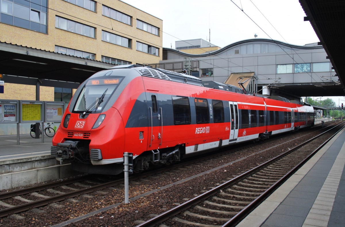 Hier 442 628-4 als RB23 (RB28848) von Potsdam Hbf. nach Michendorf, dieser Triebzug stand am 1.5.2014 in Potsdam Hbf. 