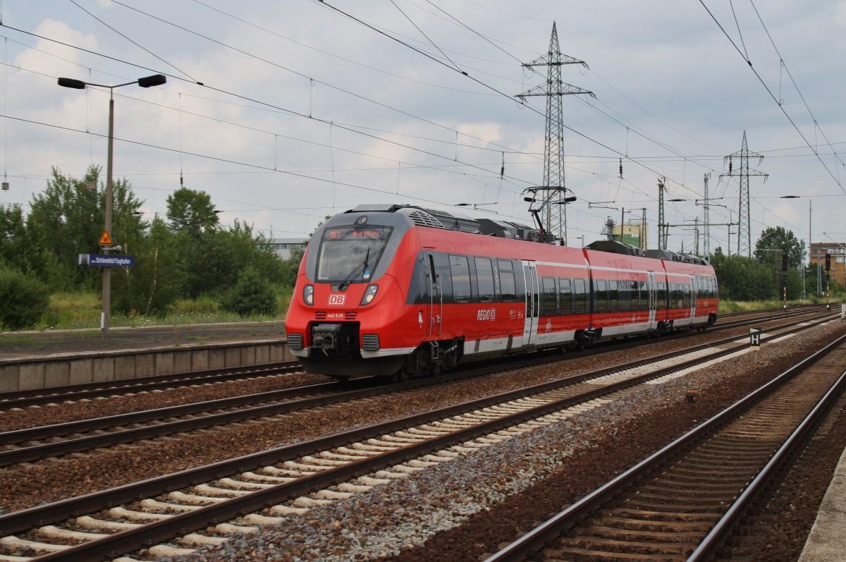 Hier 442 638-3 als Leerzug von Berlin Lichtenberg nach Berlin Schönefeld Flughafen, bei der Einfahrt am 14.7.2014 in Berlin Schönefeld Flughafen. Dieser Triebzug wird den kommenden RE7 (RE18725)  Airport-Express  von Wünsdorf-Waldstadt nach Dessau Hbf. auf dem Teilstück bis Bad Belzig verstärken.