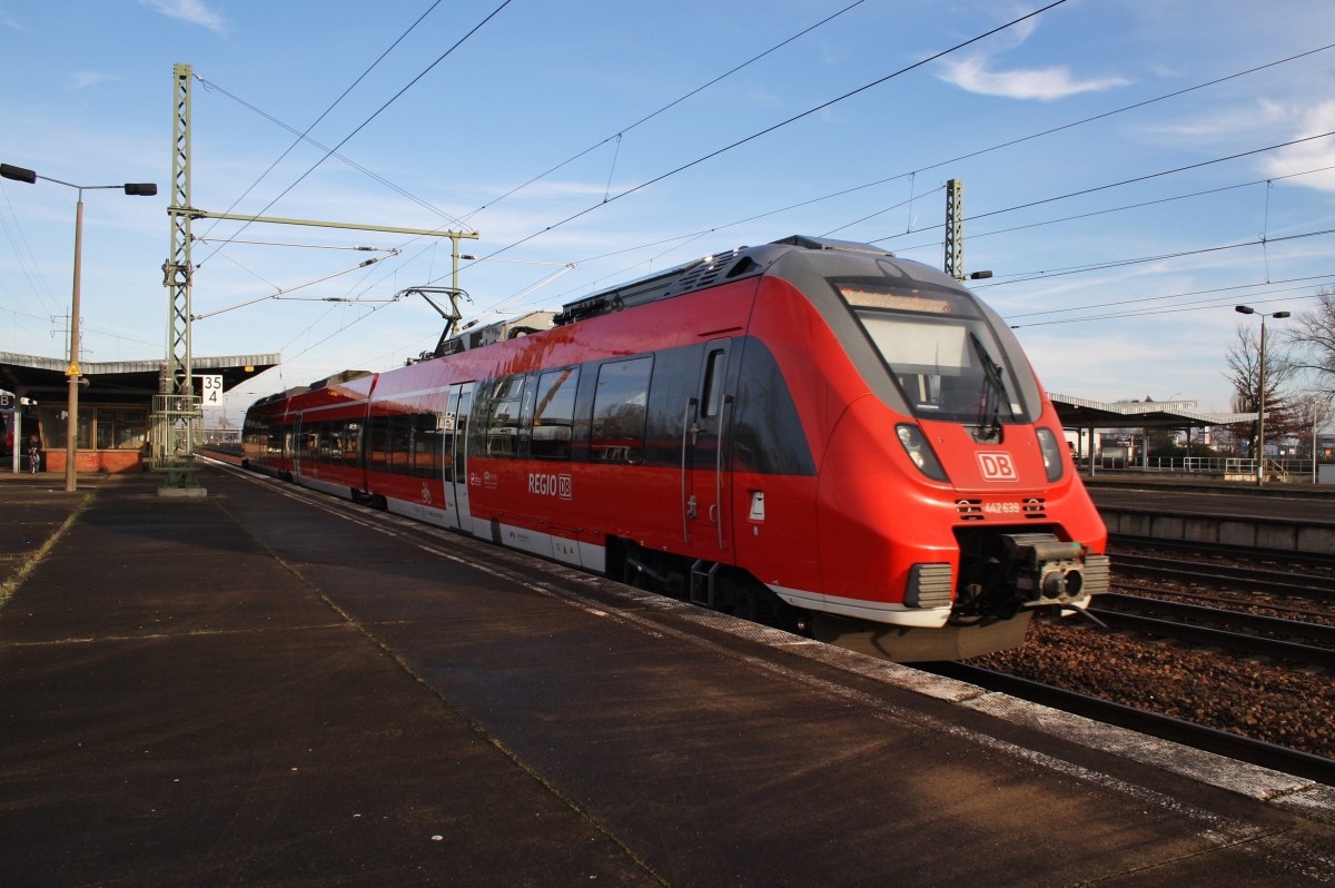 Hier 442 639-1 als RB19 (RB18568) von Senftenberg nach Berlin Gesundbrunnen, bei der Ausfahrt am 18.1.2014 aus Berlin Schönefeld Flughafen. 