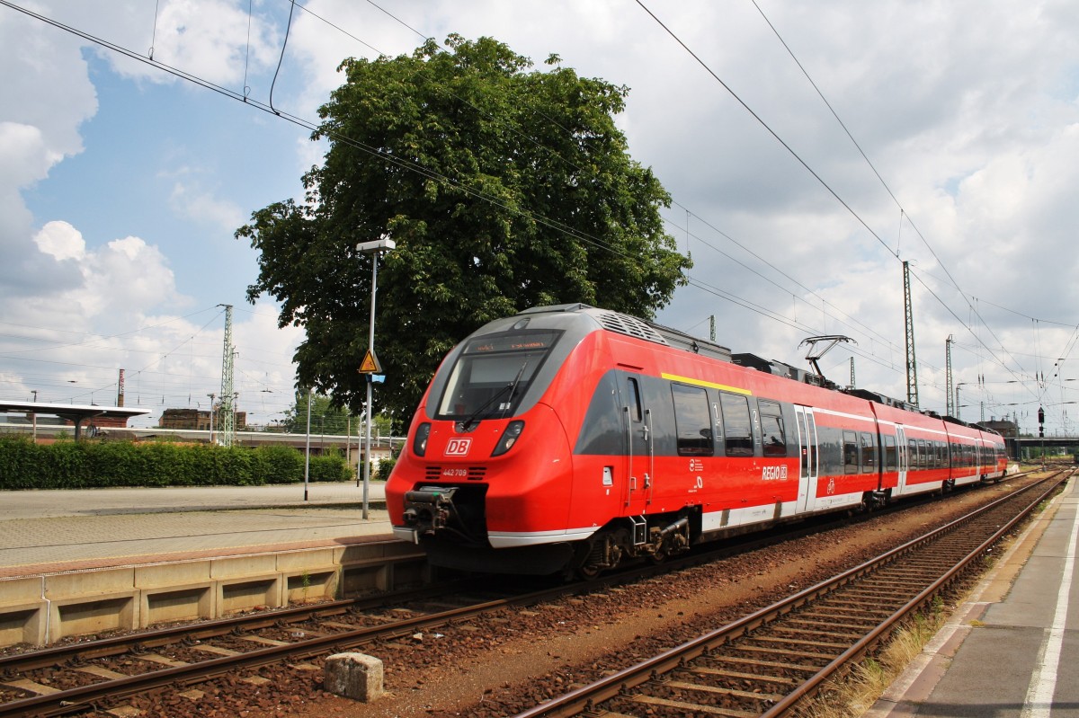 Hier 442 709-2 als RB43 (RB28888) von Cottbus nach Calau(NI), bei der Ausfahrt am 11.7.2014 aus Cottbus. 