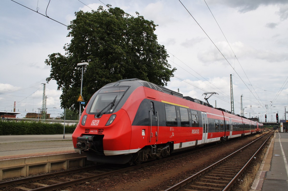 Hier 442 710-0 als RE10 (RE18460) von Cottbus nach Leipzig Hbf., dieser Triebzug stand am 25.7.2015 in Cottbus. 