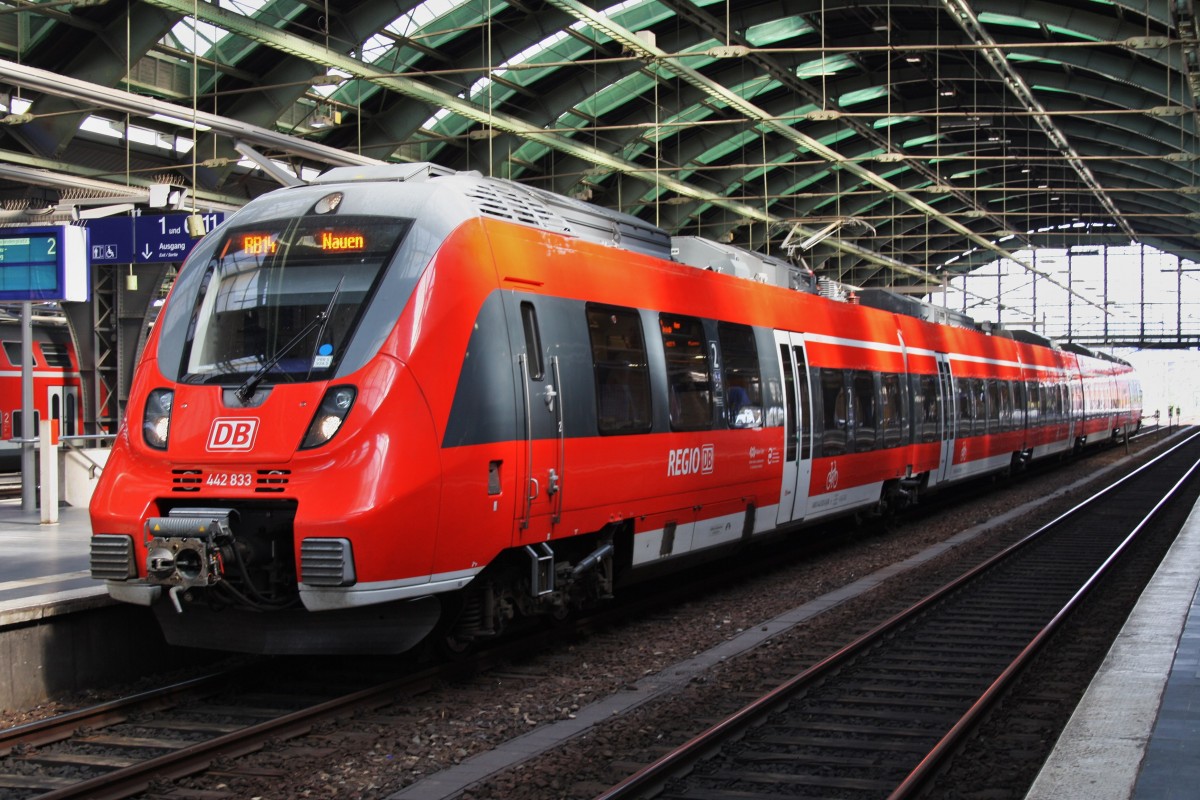 Hier 442 833-0 als RB14 (RB18922)  Airport-Express  von Berlin Ostbahnhof nach Nauen, dieser Triebzug stand am 19.7.2014 in Berlin Ostbahnhof. 