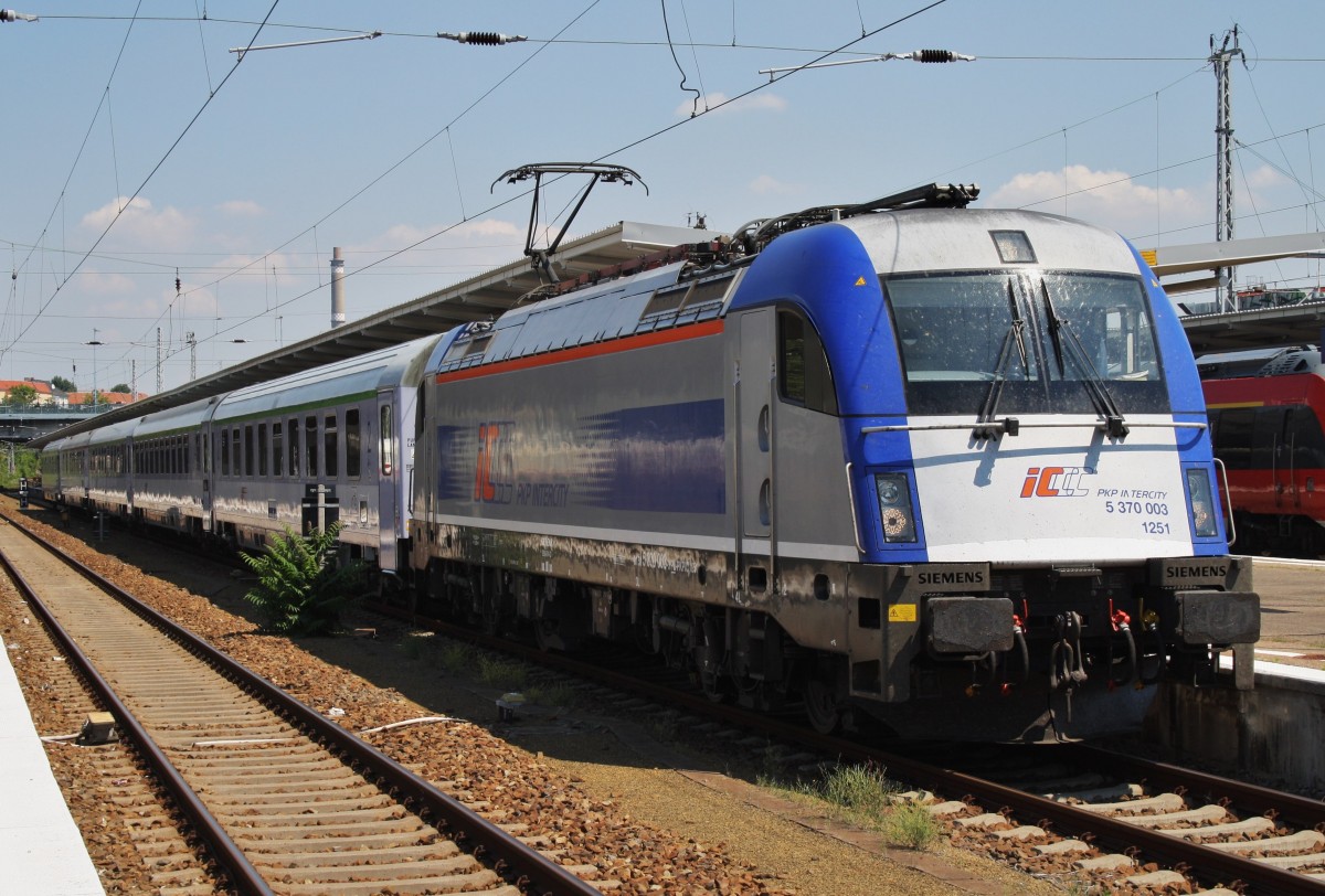 Hier 5 370 003 mit EC54 von Gdynia Glowna nach Berlin Hbf.(tief), dieser Zug stand am 19.7.2014 in Berlin Lichtenberg.