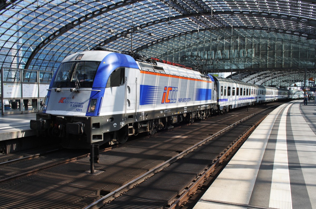 Hier 5 370 003 mit EC46  Berlin-Warszawa-Express  von Warszawa Wschodnia nach Berlin Hbf., dieser Zug stand am 1.8.2015 in Berlin Hbf.