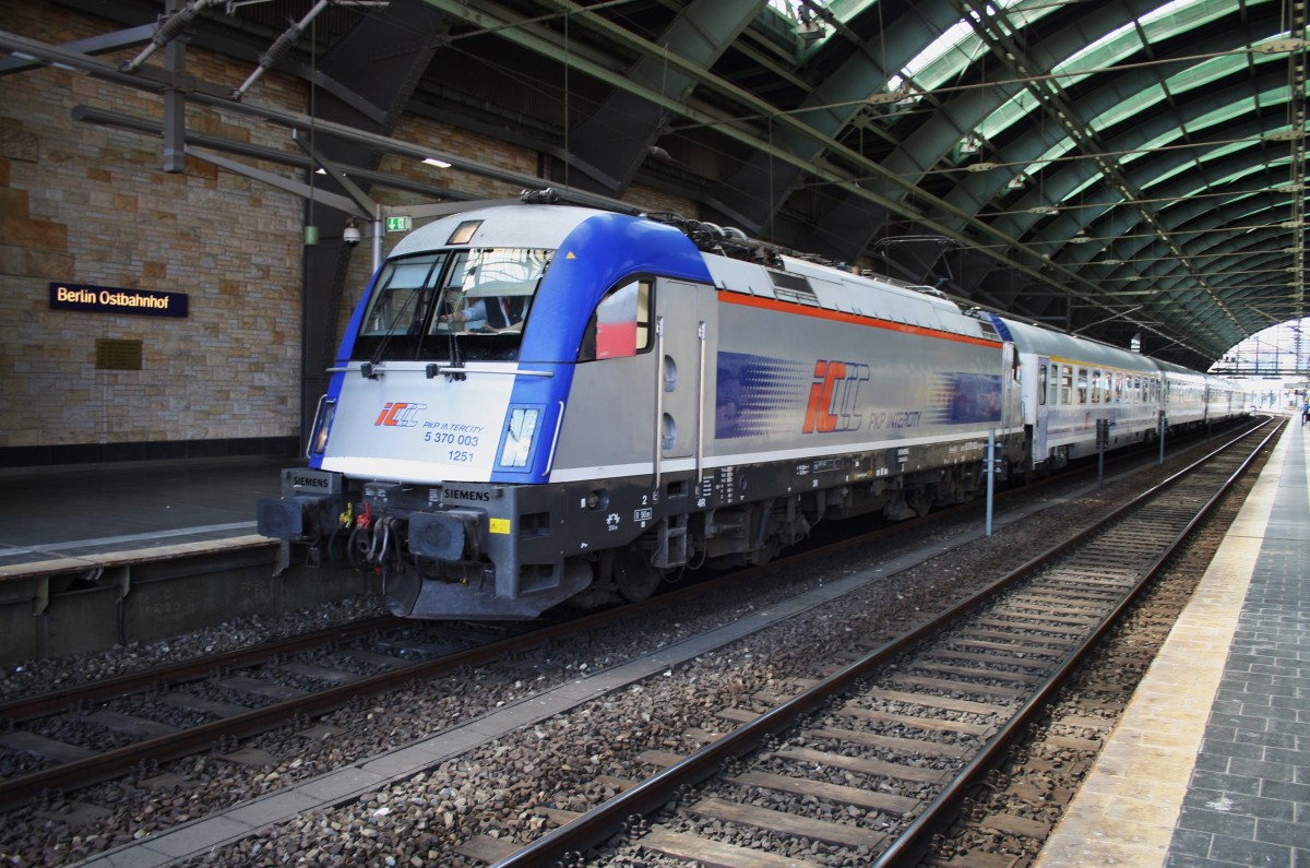 Hier 5 370 003 mit EC45  Berlin-Warszawa-Express  von Berlin Hbf. nach Warszawa Wschodnia, dieser Zug stand am 1.8.2015 in Berlin Ostbahnhof.