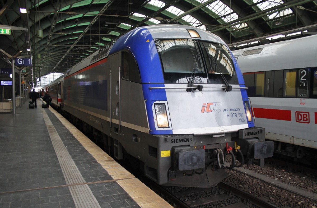 Hier 5 370 009 mit EC45 von Berlin Hbf. nach Warszawa Wschodnia, dieser Zug stand am 16.11.2013 in Berlin Ostbahnhof 
