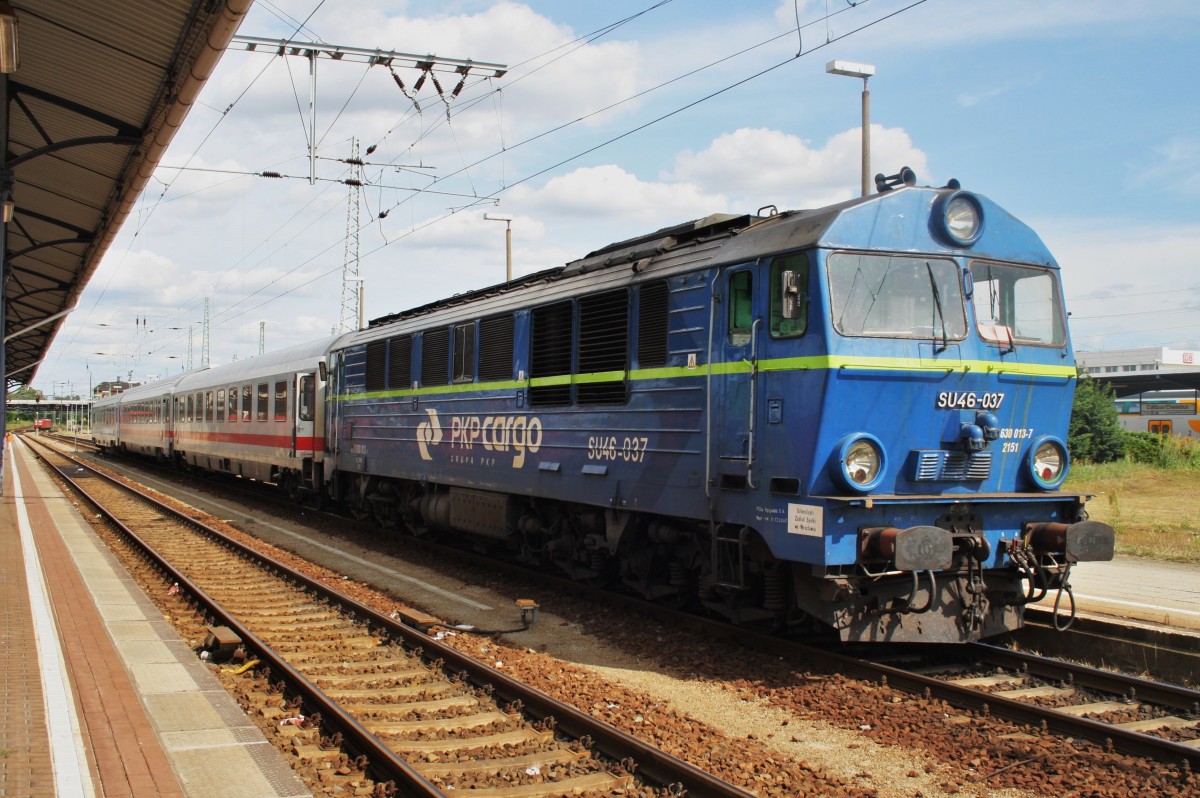 Hier 5 630 013-7 mit EC248 von Wroclaw Glowny nach Berlin Hbf., dieser Zug stand am 19.7.2013 in Cottbus.