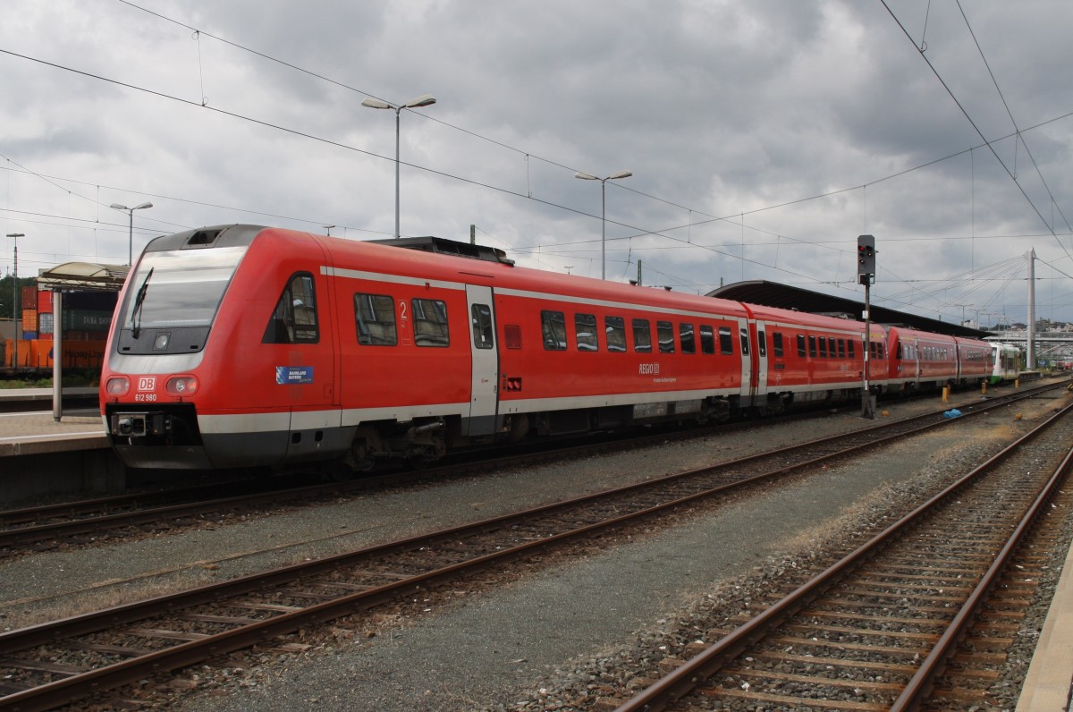 Hier 612 980-3 und 612 471-3 als RE3091 von Nürnberg Hbf. nach Hof Hbf., dieser Triebzugverband stand am 18.8.2014 in Hof Hbf. 