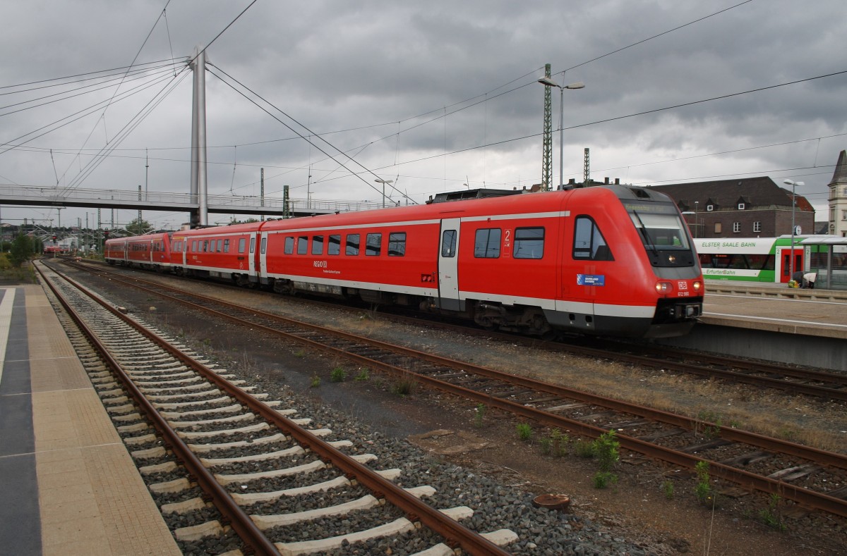 Hier 612 980-3 und 612 471-3 als RE3697 von Hof Hbf. nach Regensburg Hbf., bei der Einfahrt am 18.8.2014 in Hof Hbf.