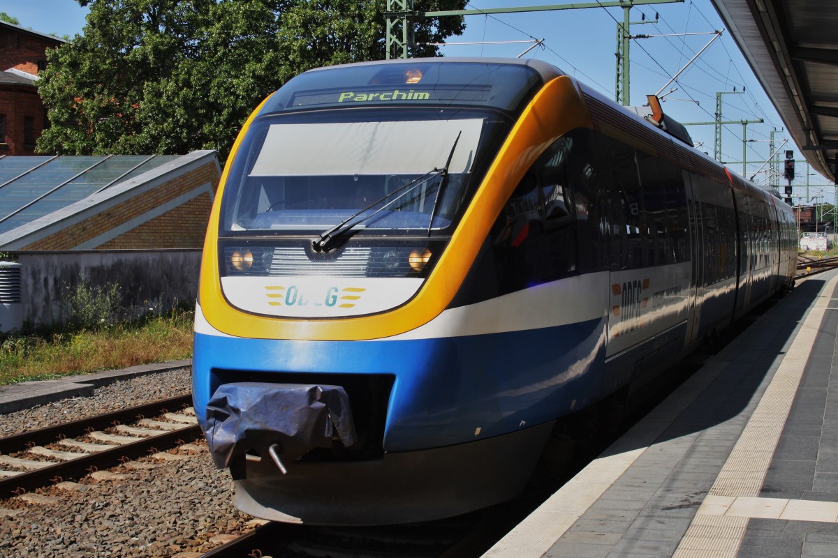 Hier 643 863-3 als OE79853 von Rehna nach Parchim, dieser Triebzug stand am 21.7.2014 in Schwerin Hbf. 