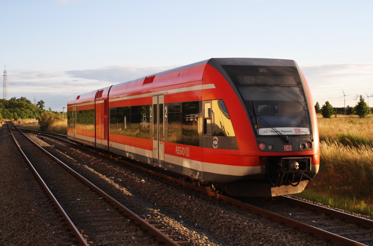 Hier 646 017-3 als RE6 (RE18616)  Prignitz-Express  von Berlin Spandau nach Wittenberge, bei der Ausfahrt am 14.6.2014 aus Neuruppin West.