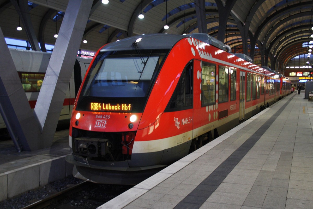 Hier 648 450-4 als RB84 (RB21661) von Kiel Hbf. nach Lübeck Hbf., dieser Triebzug stand am 24.2.2016 in Kiel Hbf. 
