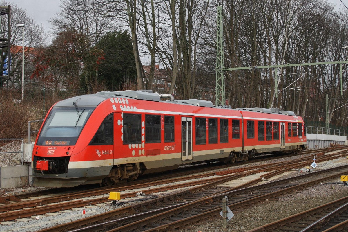 HIer 648 450-4 als RE72 (RE21919) von Flensburg nach Kiel Hbf., bei der Einfahrt am 3.2.2016 in Kiel Hbf.