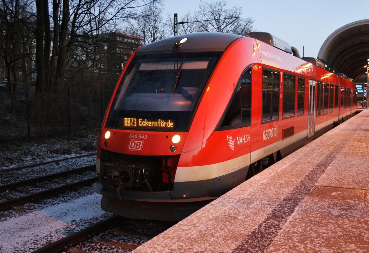 Hier 648 843-0  Neustadt in Holstein  als RB73 (RB21952) von Kiel Hbf. nach Eckernförde, dieser Triebzug stand am 24.2.2016 in Kiel Hbf.