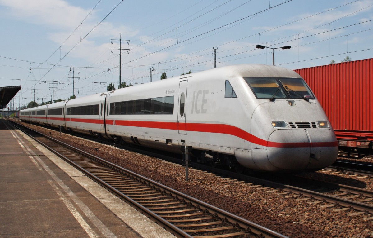 Hier 808 022-8  Eberswalde  als Leerzug von Berlin Hbf.(tief) nach Berlin Rummelsburg, bei der Durchfahrt am 7.7.2013 durch Berlin Schnefeld Flughafen, in Richtung Berlin Grnauer Kreuz.