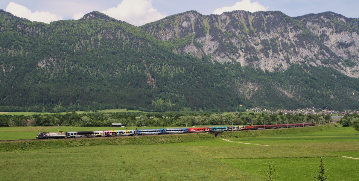 Hier ist am 1.6.2015 der Fashion-Railjet der ÖBB mit 1116 248-6 von Innsbruck nach Wien West bei Kirchbichl unterwegs und überquert gleich den Inn Richtung Kufstein.