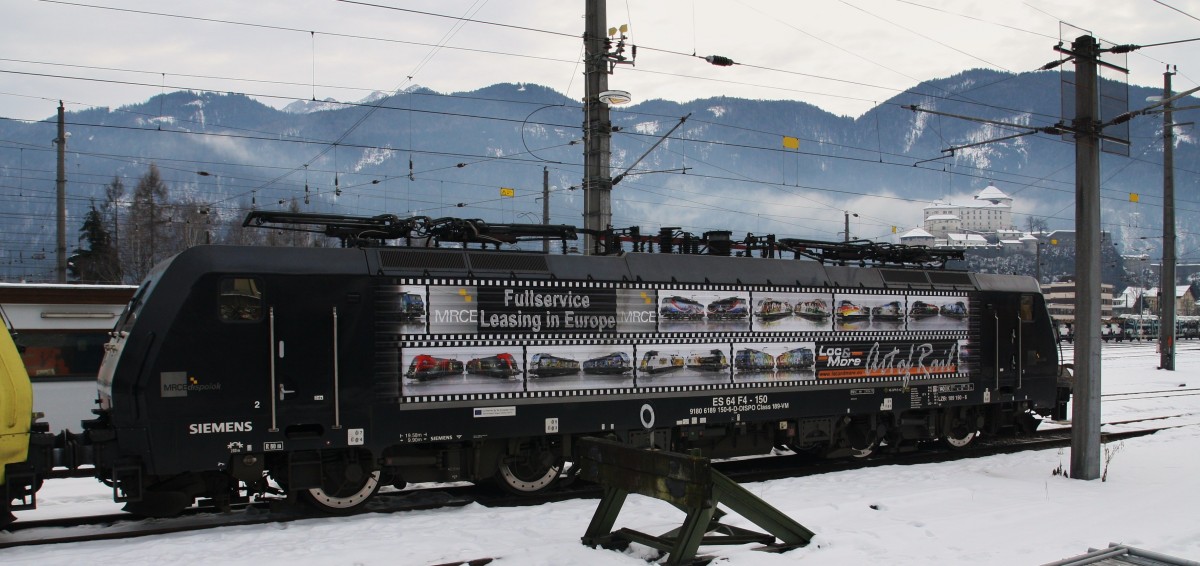 Hier von der anderen Seite mit Blick auf die Festung Kufstein. Die 189 150-6 von TXL steht am 27.1.2016 im Bahnhof Kufstein. (Locandmore-Art of Rail) Schöne Lok :-)