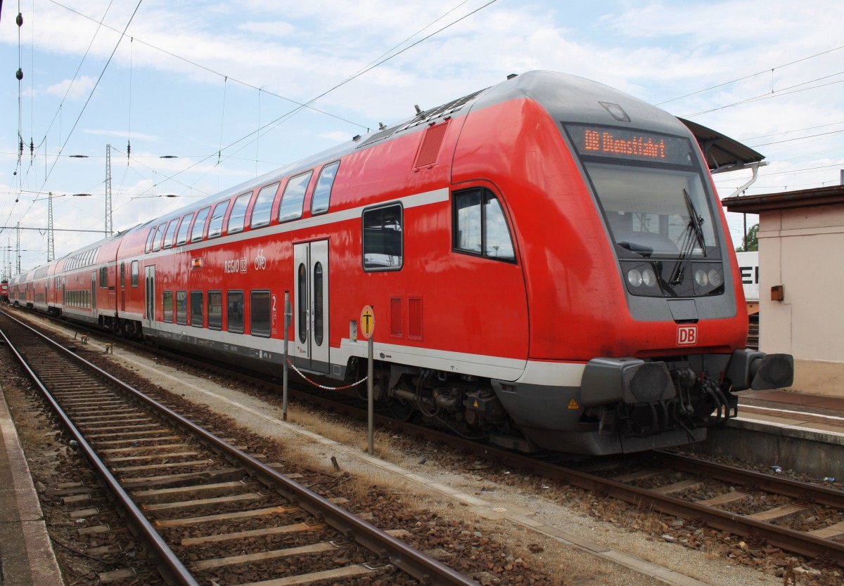 Hier ein RE1/RB11 (RE18182/RB18220) von Cottbus nach Brandenburg Hbf. /Frankfurt(Oder), dieser Zug stand am 25.7.2015 in Cottbus. Schublok war 112 122.