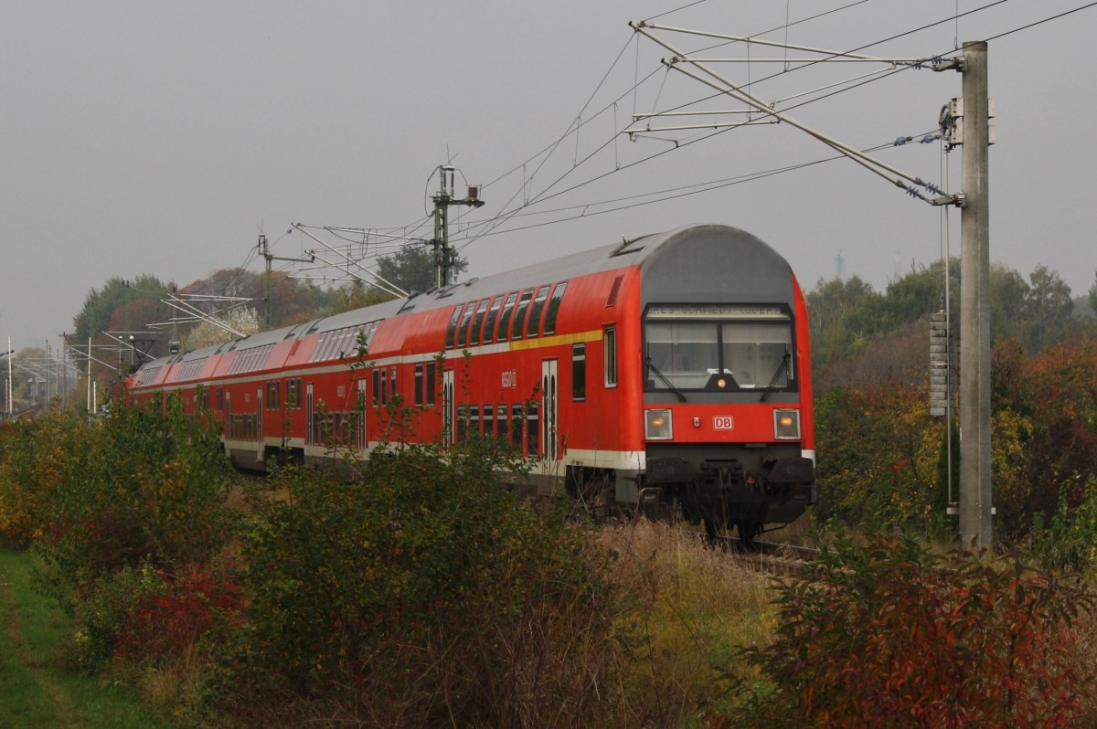 Hier ein RE3 (RE18346) von Elsterwerda nach Schwedt(Oder) Hbf., bei der Einfahrt am 11.10.2013 in Schwedt(Oder) Hbf. Schublok war 112 110.