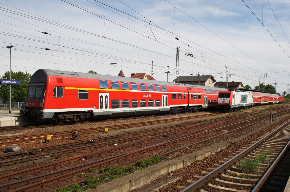 Hier ein RE3 (RE18353) von Schwedt(Oder) nach Wünsdorf-Waldstadt, bei der Ausfahrt am 17.5.2014 aus Angermünde. Zuglok war 112 185.