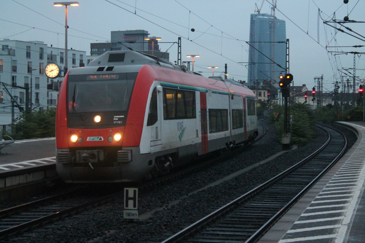 Hier fhrt ein Intino der VIAS am 14.10.13 auf seiner Fahrt nach Frankfurt HBF in Frankfurt Sd ein.