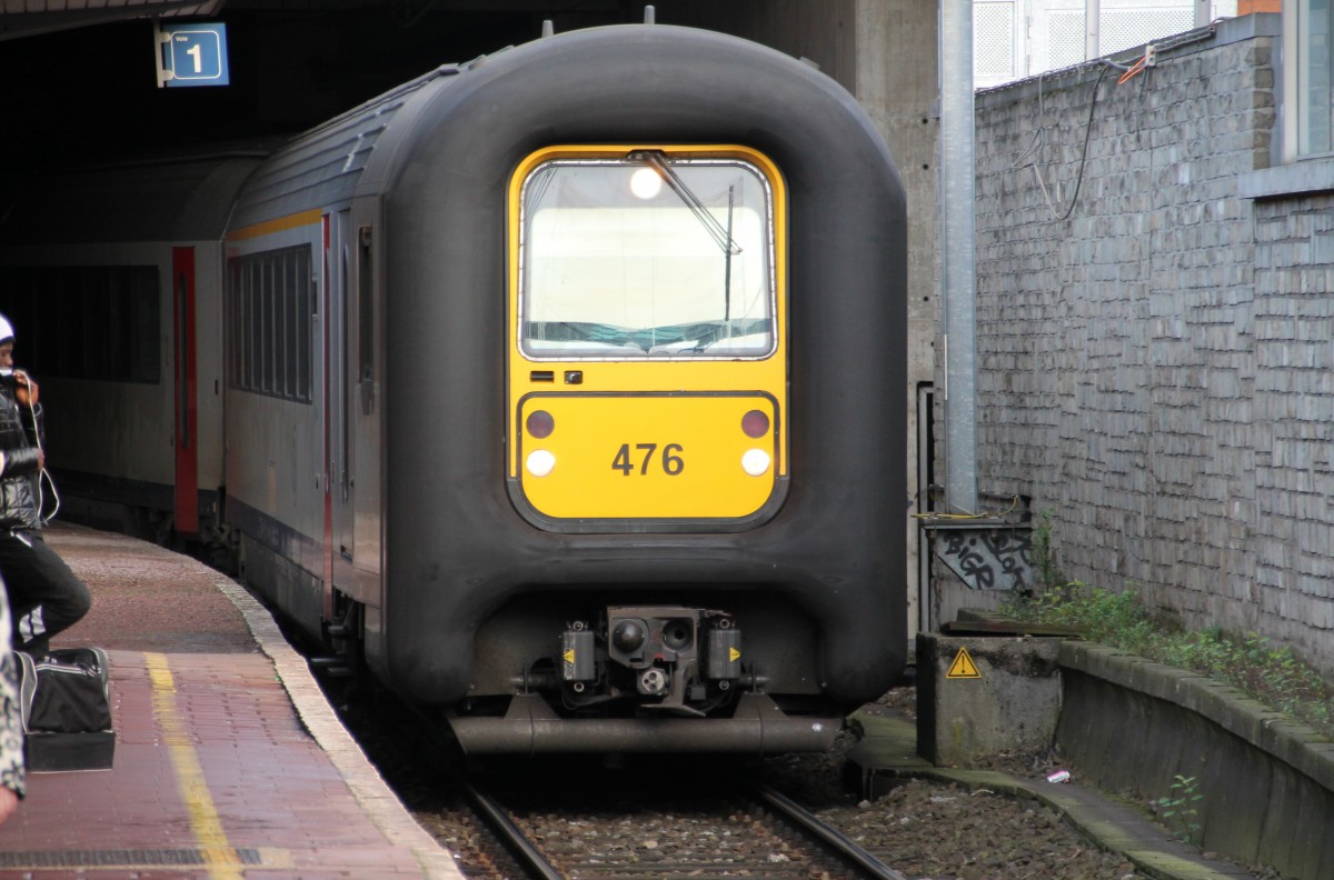 Hier fährt SNCB Zweisystemtriebzug 476 am 13.1.14 in Liège Palais ein. 