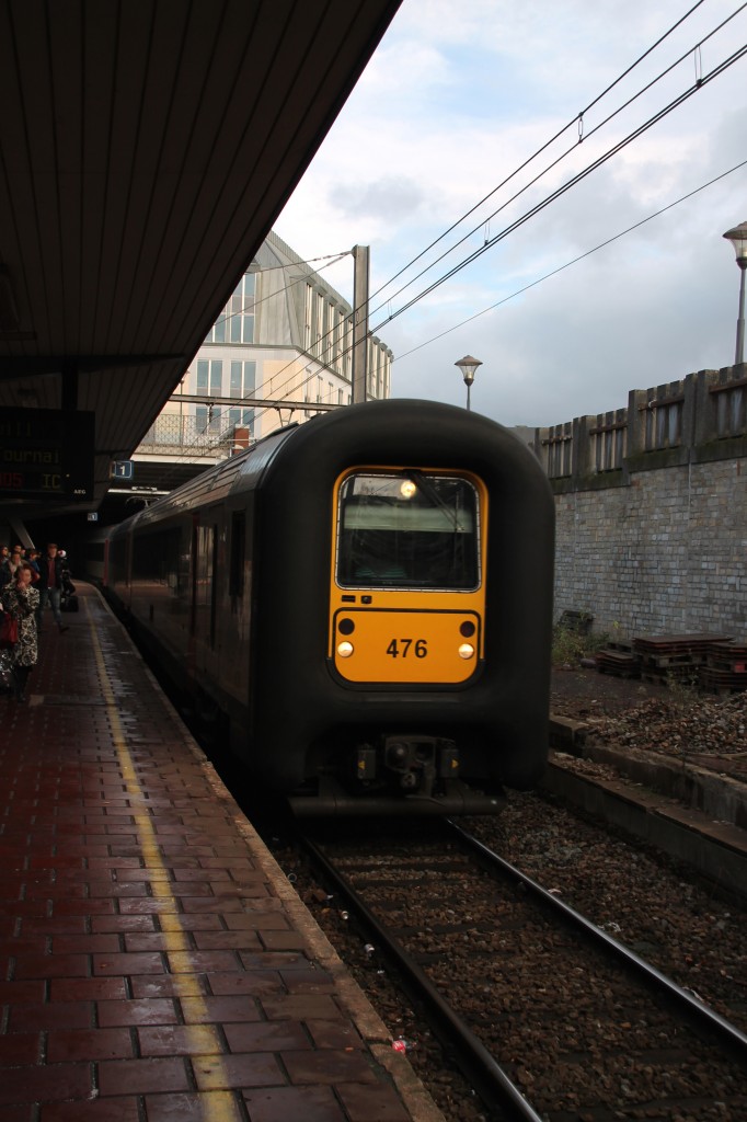 Hier fährt SNCB Zweisystemtriebzug 476 am 13.1.14 in Liège Palais ein. 