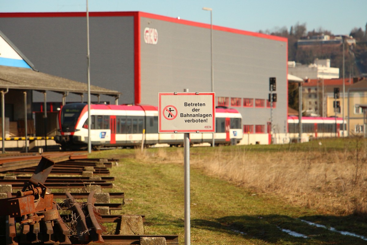 Hier geht's für mich dann wohl nicht weiter ! 

Gelände des Graz Köflacher-Bahnhofes am 13.Februar 2014