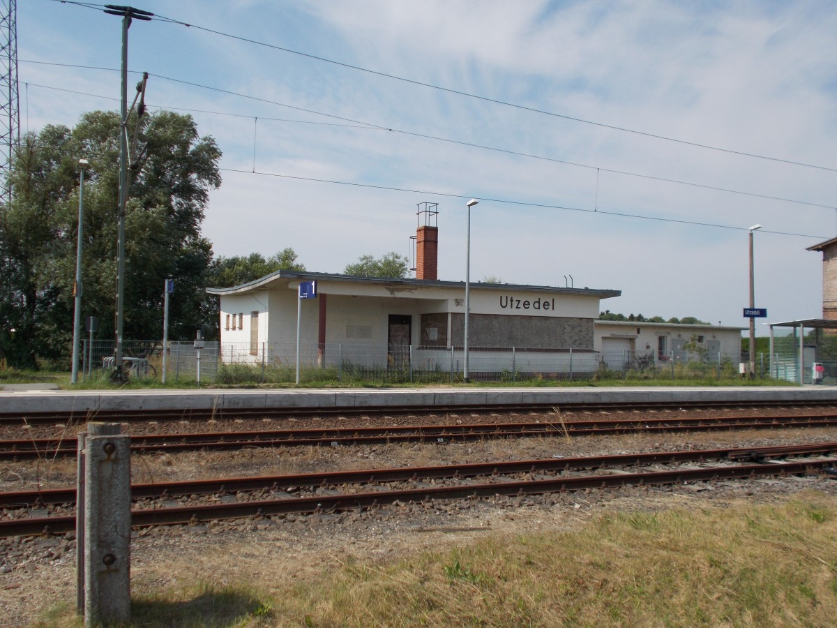 Hier hatte einst der Fdl von Utzedel(Strecke Stralsund-Neustrelitz)seinen Arbeitsplatz.Aufgenommen am 20.Juli 2014.