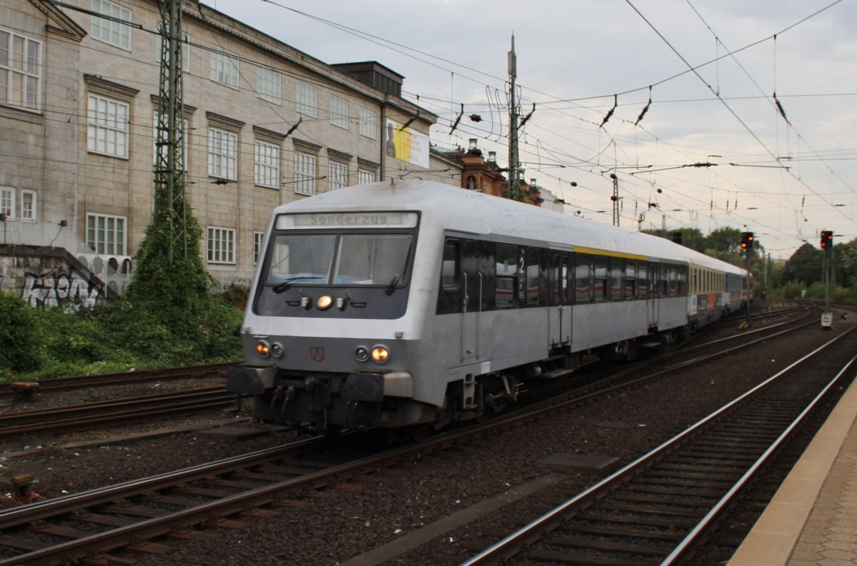 Hier HKX1804 von Hamburg-Altona nach Kln Hbf., bei der Einfahrt am 4.10.2013 in Hamburg Hbf. Schublok war 182 536-3. 