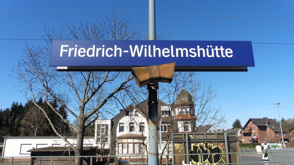 Hier Hochmodern diese Lautsprecherdurchsagen am Bahnhof Friedrich Wilhelmshütte.

FWH
27.03.2017