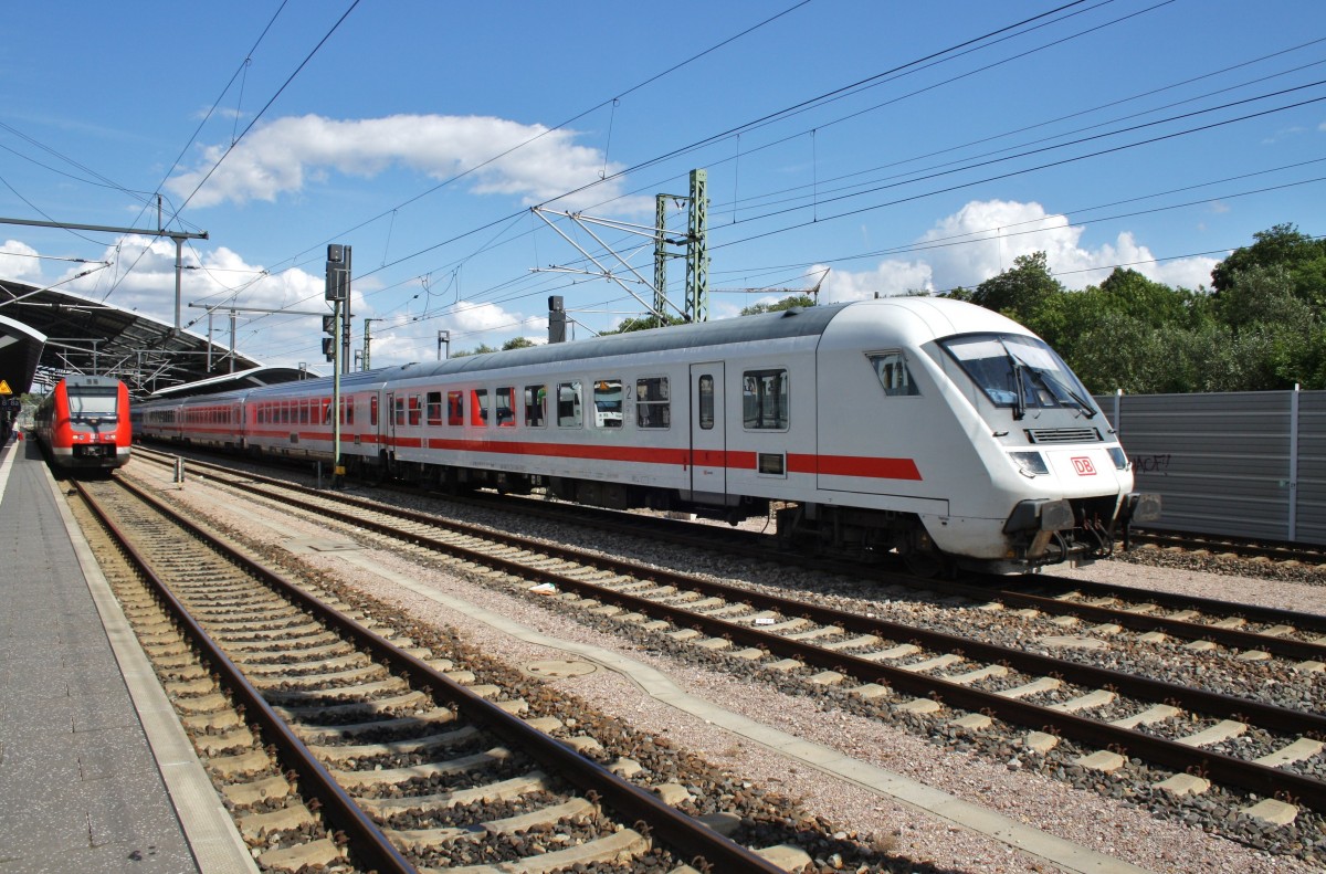 Hier IC2356 von Ostseebad Binz nach Frankfurt(Main) Flughafen Fernbahnhof, bei der Ausfahrt am 19.8.2014 aus Erfurt Hbf. Schublok war 101 128-7. 