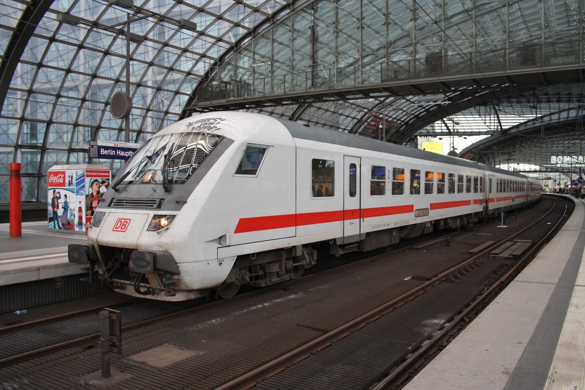 Hier IC2431 von Emden Außenhafen nach Cottbus, dieser Zug stand am 1.5.2014 in Berlin Hbf. Schublok war 101 123-8.