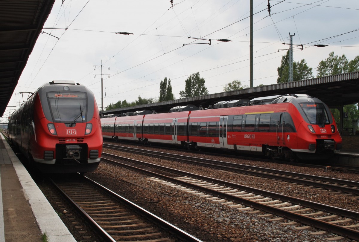 Hier links 442 126-9 als RB22 (RB92822)  Airport-Express  von Wustermark nach Berlin Schönefeld Flughafen und rechts 442 331-5 als RE7 (RE18723)  Airport-Express  von Wünsdorf-Waldstadt nach Dessau Hbf. mit 442 636-7 als RE7 (RE18723)  Airport-Express  von Berlin Schönefeld Flughafen nach Bad Belzig, diese Triebzüge standen am 14.7.2014 in Berlin Schönefeld Flughafen.