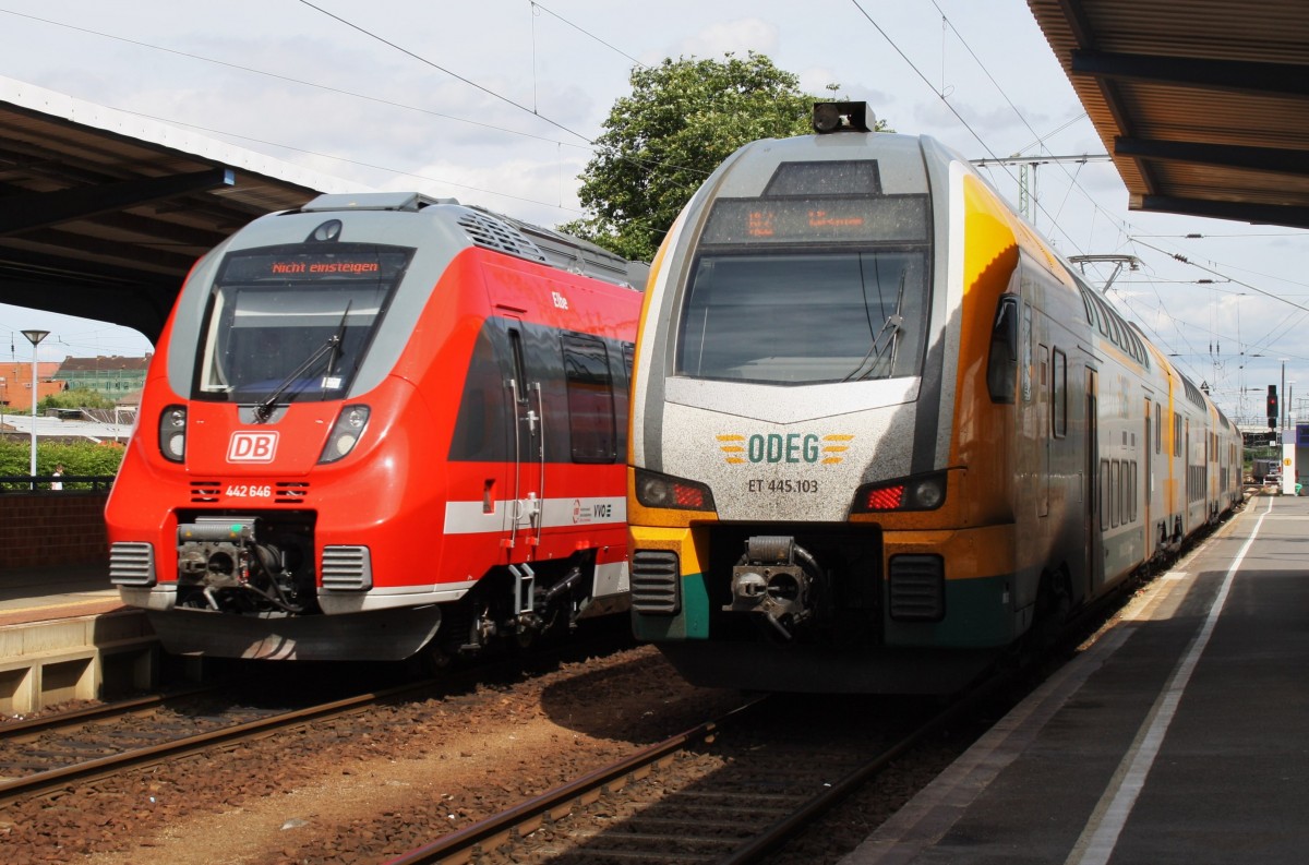 Hier links 442 646-6  Elbe  als RE10 (RE93407) von Leipzig Hbf. nach Cottbus und rechts 445 103-5 als RE2 (RE37375) von Cottbus nach Wismar, diese beiden Triebzge begegneten sich am 19.7.2013 in Cottbus. 