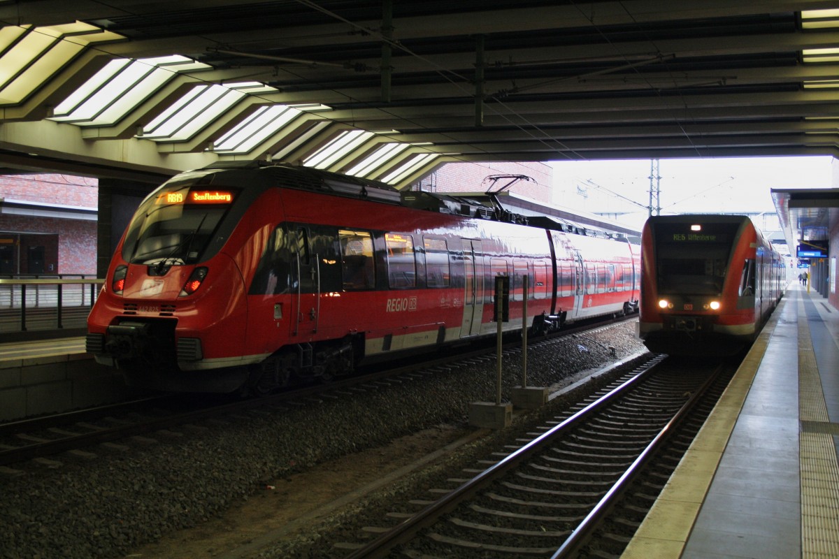 Hier links 442 825-6 als RB19 (RB18573) von Berlin Gesundbrunnen nach Senftenberg und rechts 646 027-2 und 646 021-5 als RE6 (RE18612) von Berlin Gesundbrunnen nach Wittenberge, diese beiden Triebzüge standen am 3.2.2014 in Berlin Gesundbrunnen. 