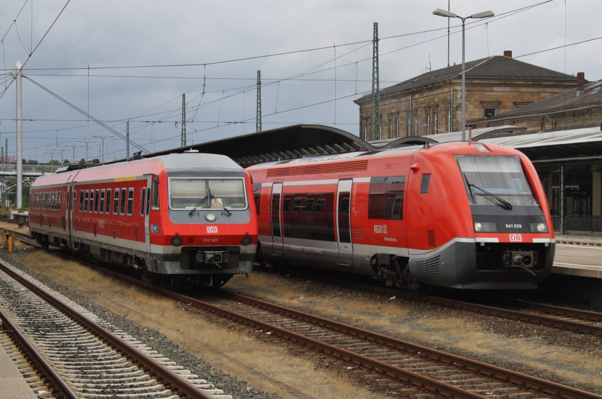 Hier links 610 505-0 als Leerzug und rechts 641 039-2 als RE3048 von Hof Hbf. nach Bamberg, diese beiden Triebzüge begegneten sich am 18.8.2014 in Hof Hbf.