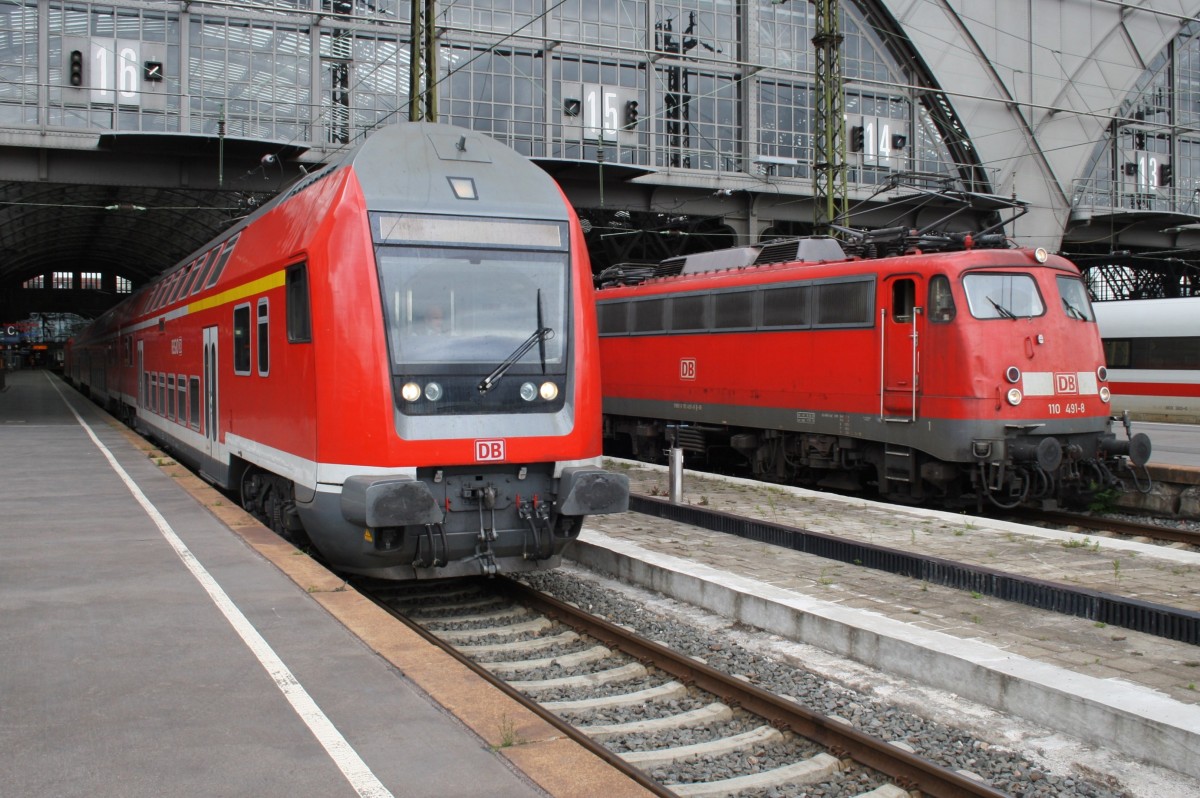 Hier links eine RB57 (RB26112) von Leipzig Hbf. nach Annaburg (Geschoben hatte 143 011-5) und rechts 110 491-8 als Lz, diese beiden Zge begegneten sich am 11.7.2013 in Leizpig Hbf.