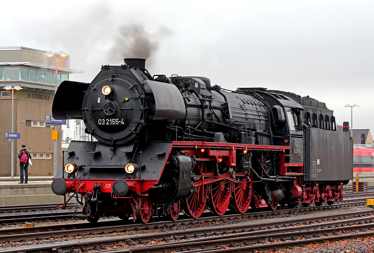 Hier mal die Baureihe 03 2155-4 bei der Einfahrt in den Bahnhof Euskirchen NRW