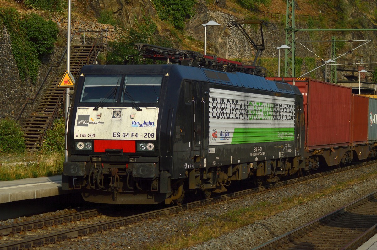 Hier noch einmal die MRCE 189 209 die für die Rurtalbahn fährt.
Hier ist die Lok in St. Goarshausen am Sonntagabend den 2.2.2015