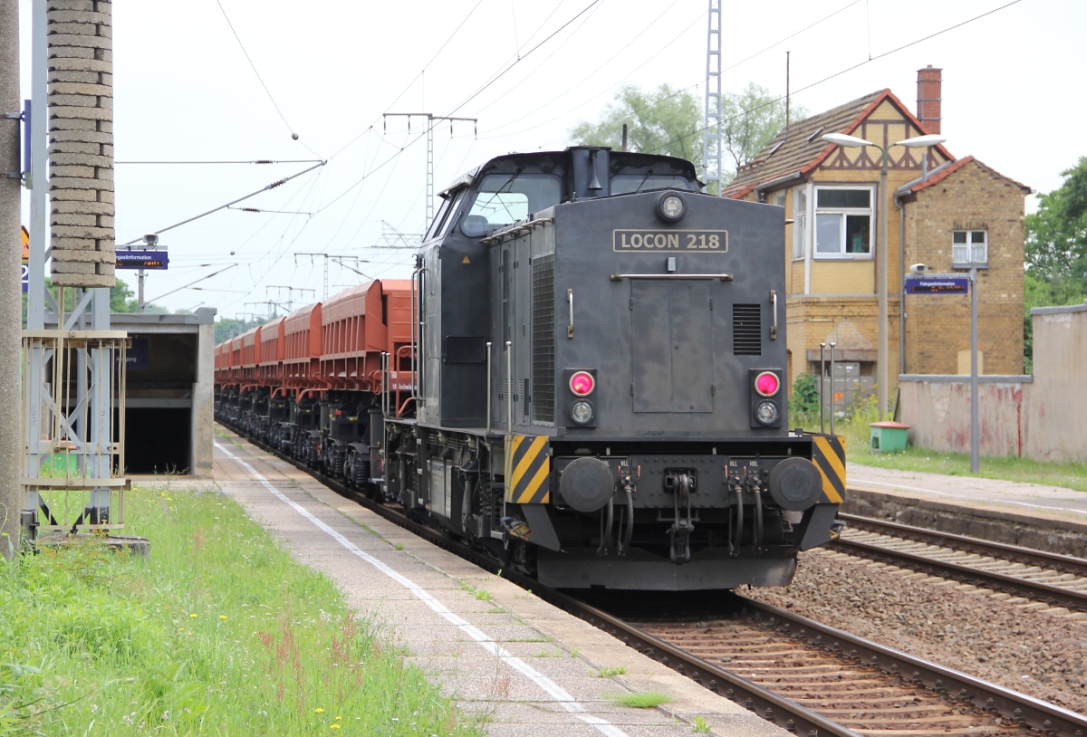 Hier nochmal die 203 124-3 (Locon 218) die am Zugschluss des Kippwagen-Zuges hing, der von 214 004 und 003 gezogen wurde. Aufgenommen am 04.07.2013 in Leipzig Thekla.