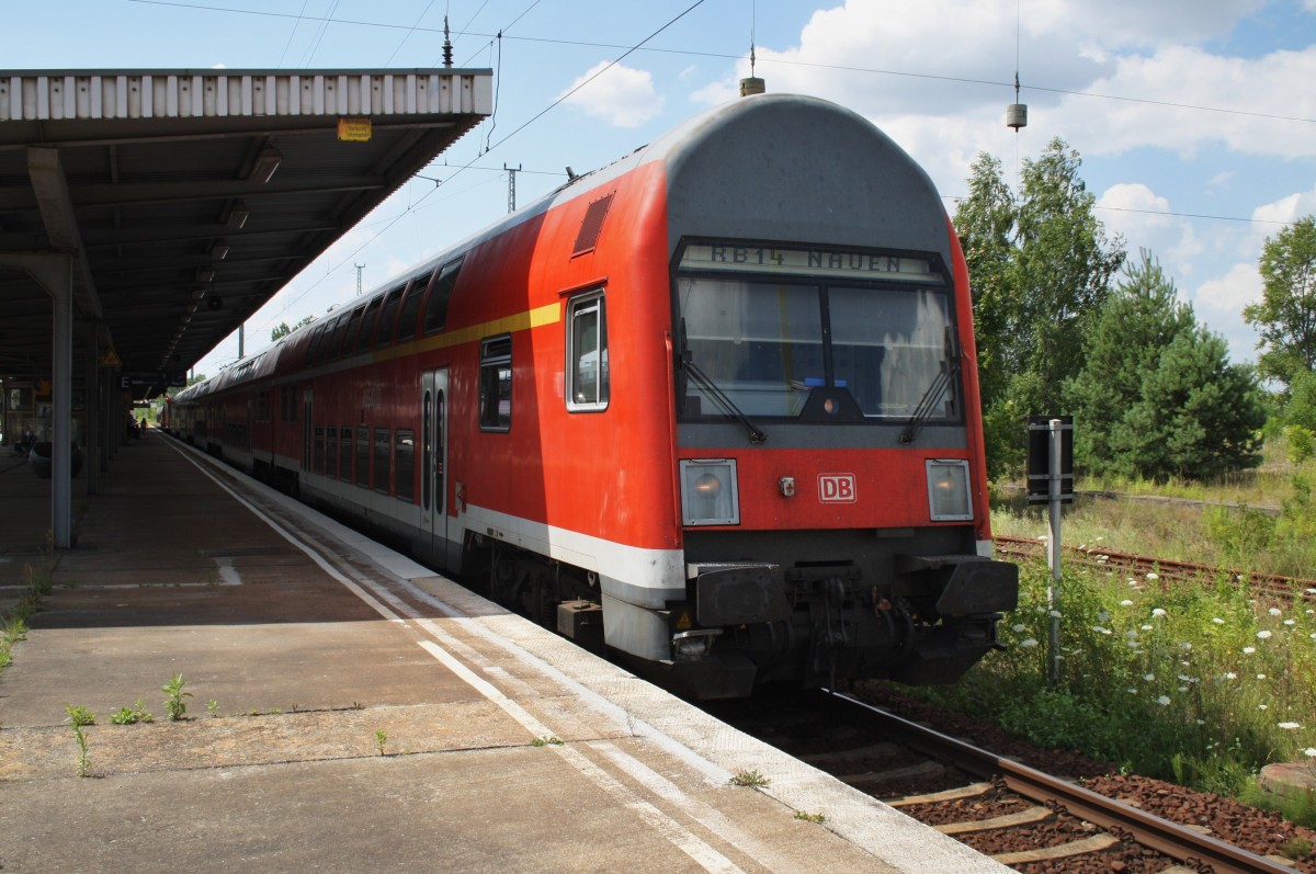 Hier eine RB14 (RB18918)  Airport-Express  von Berlin Schönefeld Flughafen nach Nauen, dieser Zug stand am 22.7.2014 in Berlin Schönefeld Flughafen. Schublok war 143 812-6.