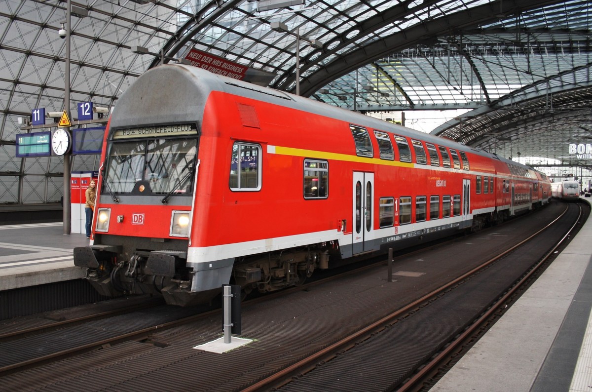 Hier eine RB14 (RB18931)  Airport-Express  von Nauen nach Berlin Schönefeld Flughafen, dieser Zug stand am 1.5.2014 in Berlin Hbf. Schublok war 143 848-0.