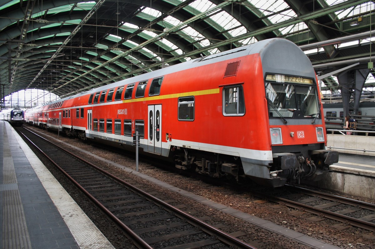 Hier RB18032 von Berlin Ostbahnhof nach Berlin Zoologischer Garten, dieser Zug stand am 14.7.2014 in Berlin Ostbahnhof. Zuglok war 143 812-6.