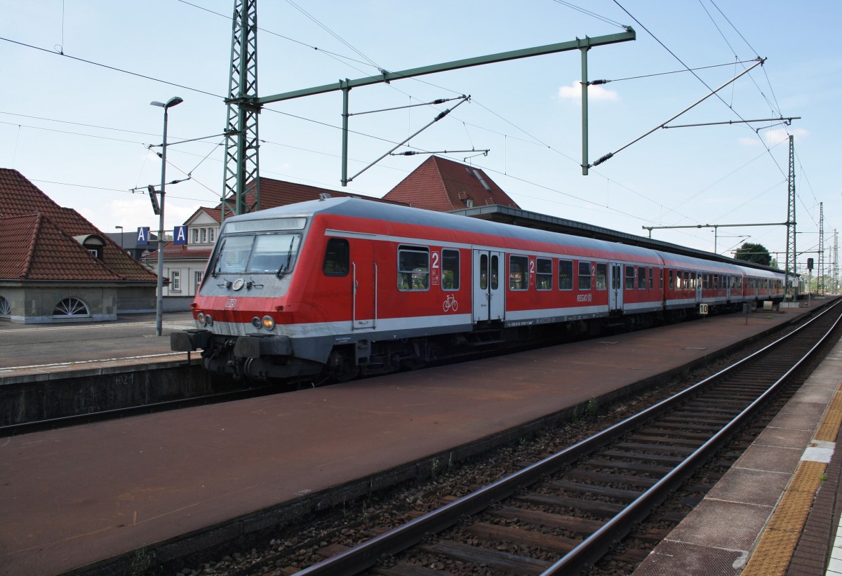 Hier eine RB20 (RB16319) von Eisenach nach Halle(Saale) Hbf., bei der Ausfahrt am 14.7.2013 aus Weimar. (Geschoben hatte 182 528-0)