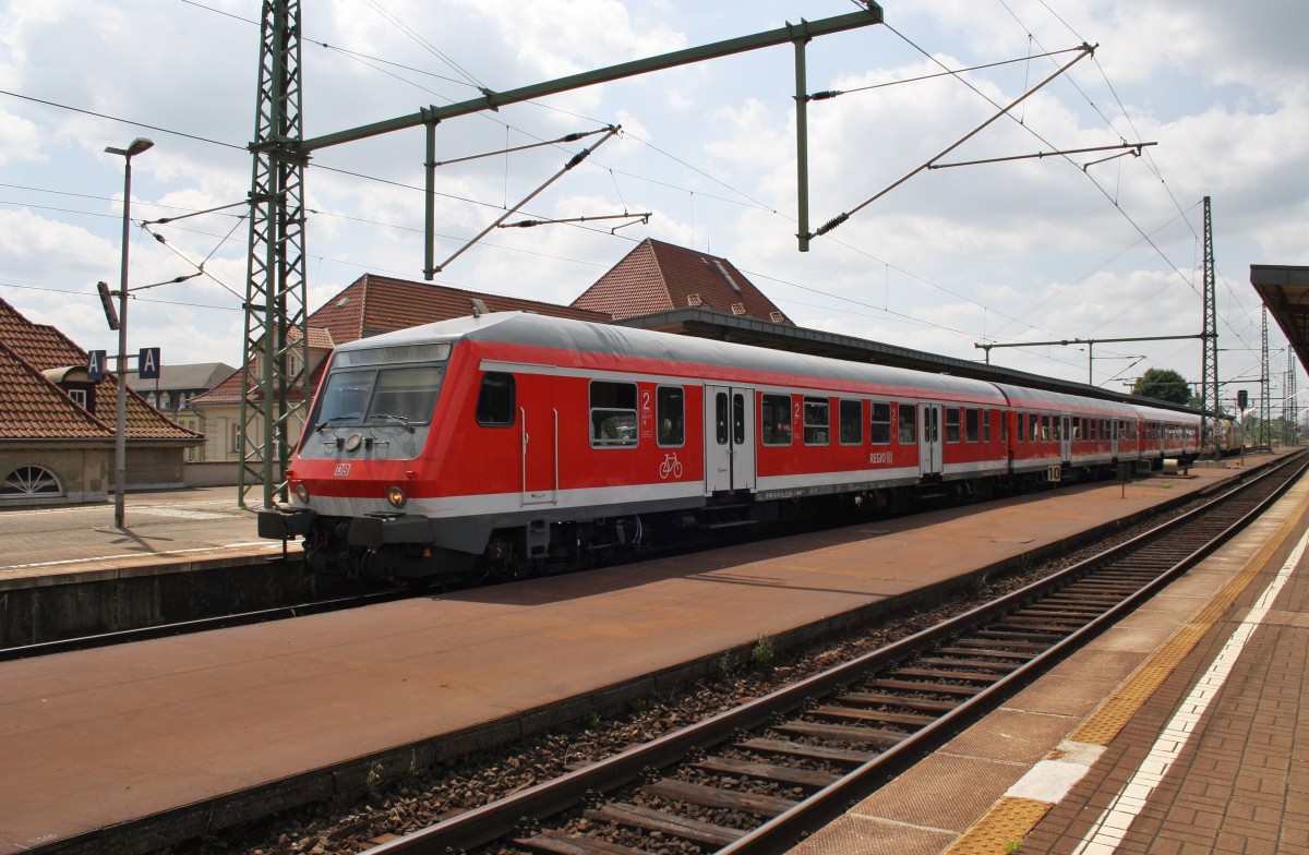 Hier eine RB20 (RB16323) von Eisenach nach Halle(Saale)Hbf., bei der Ausfahrt am 14.7.2013 aus Weimar. Schublok war 182 518-1.
