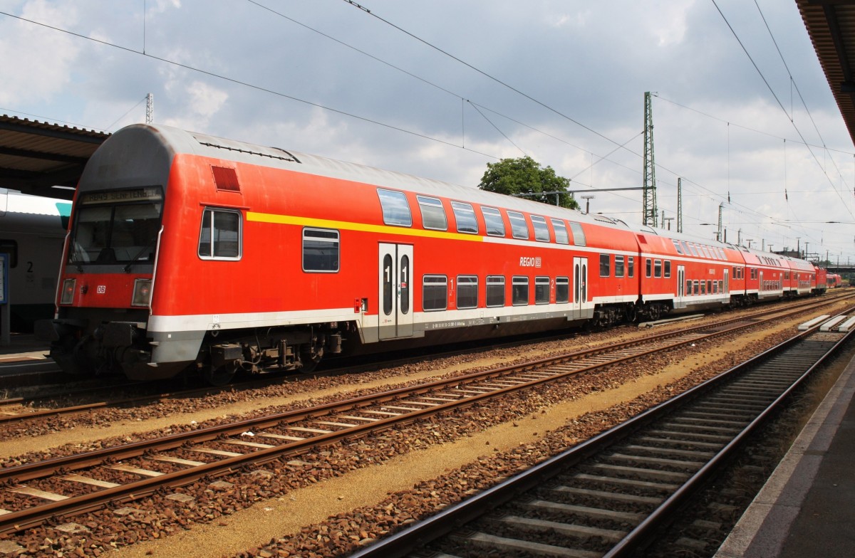 Hier eine RB49/RE5 (RB28749/RE18514) von Cottbus nach Falkenberg(Elster)/Stralsund Hbf., dieser Zug stand am 11.7.2014 in Cottbus. Schublok war 143 843-1.