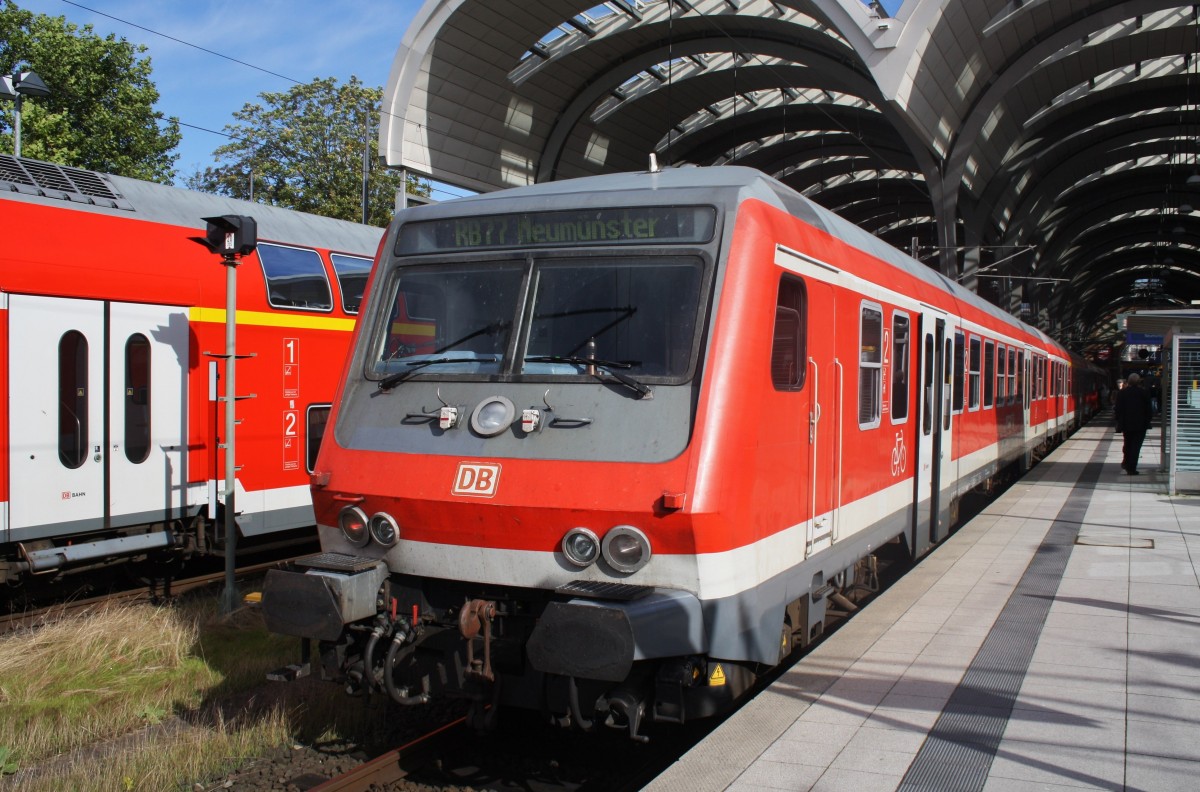 Hier eine RB77 (RB21117) von Kiel Hbf. nach Neumünster, dieser Zug stand am 15.9.2015 in Kiel Hbf. Schublok war 143 314-3.