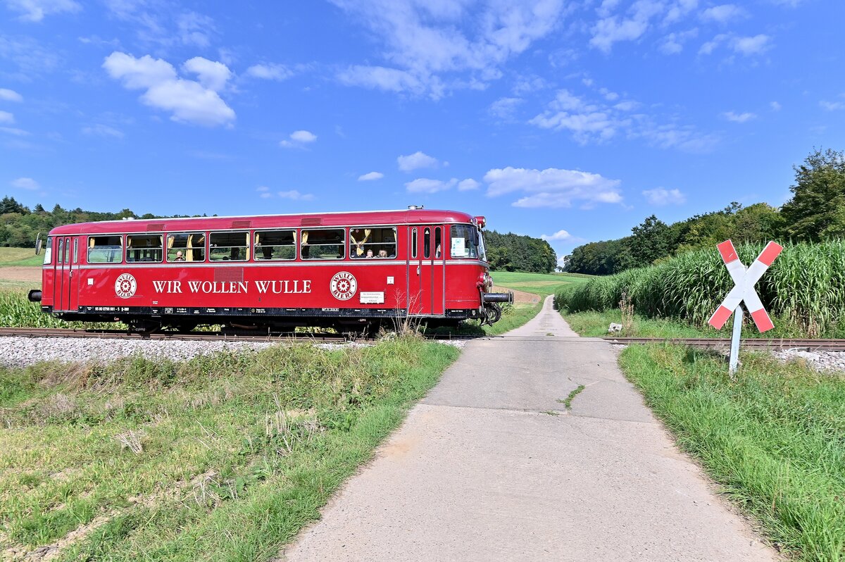 Hier ist der Rote Flitzer aus Neckarbischsheim Stadt kommend in den Feldern gen Helmhof unterwegs am Sonntag den 5.9.2021